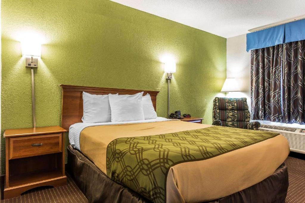 Lodge Econo Elizabeth *